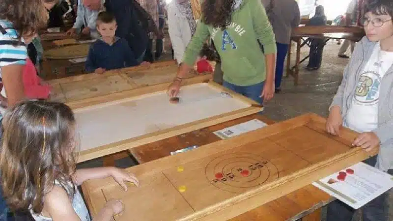 festivete jeux en bois et cinema de plein air.jpg